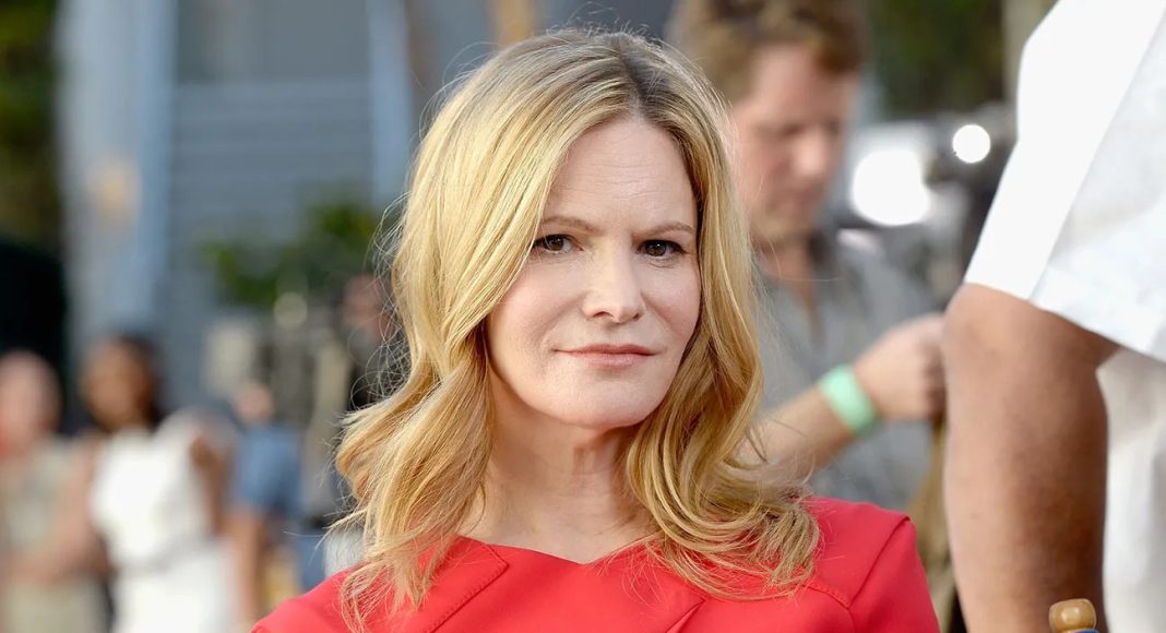 jennifer jason leigh