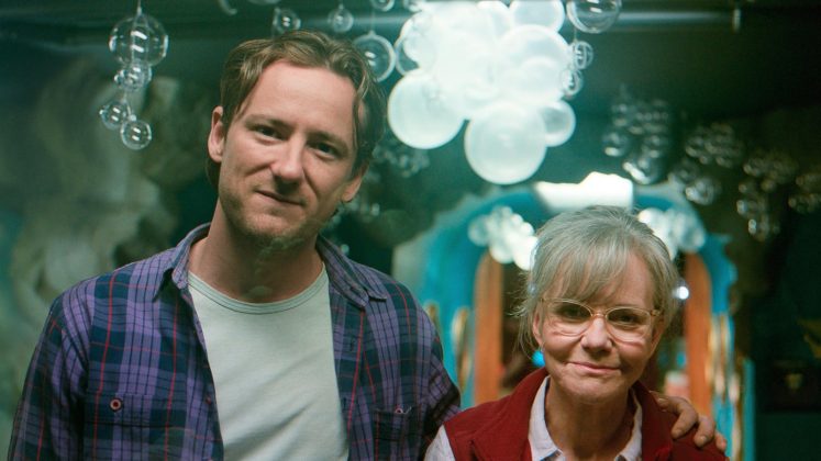 Conheça o novo DRAMA com Sally Field e Lewis Pullman que chegou ao ...