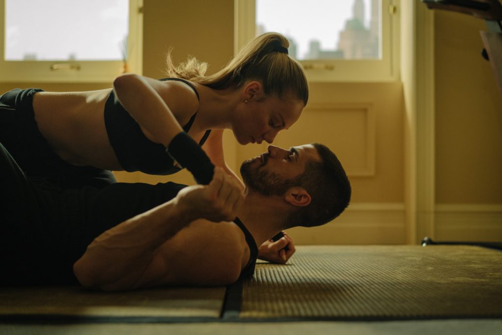 Com Ester Expósito e Hugo Diego García, THRILLER romântico ‘Atraídos pelo Destino’ ganha c