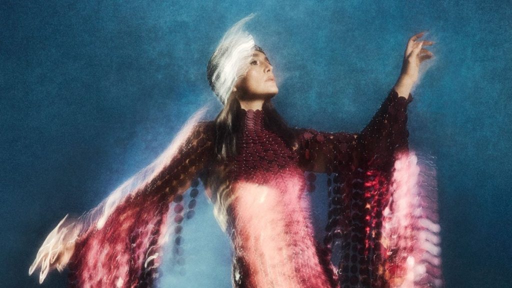 Jessie Ware lança SENSUAL clipe de “Sauna”, single do álbum ‘Superbloom’; Assista!