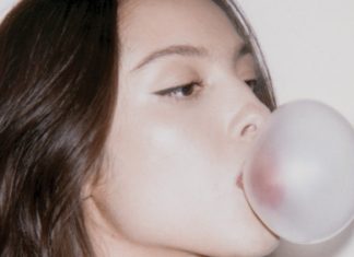 Olivia Rodrigo confirma dueto com Robert Smith, do The Cure, para novo álbum de estúdio