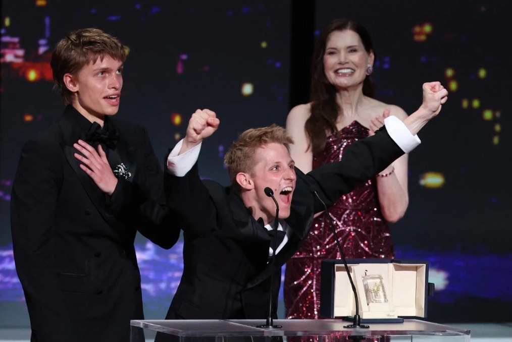 Emmanuel Macchia e Valentin Campagne ganham Palma de Ouro por 'Covarde' (Foto: reprodução Cannes 2026) 