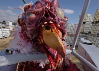 Teaser de ‘Poultrygeist 2’ promete um dos filmes de terror mais NOJENTOS dos últimos anos; Confira!