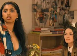 Série de comédia criada por Mindy Kaling é CANCELADA após uma temporada Two women in a living room: one with long dark hair in a colorful patchwork shirt speaks, the other in a brown blazer listens nearby.