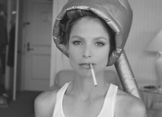 Kelly Curtis, atriz e irmã de Jamie Lee Curtis, falece aos 69 anos
