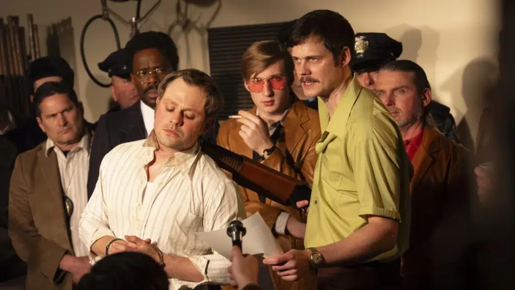 Bill Skarsgard sequestra seu hipotecário no trailer LEGENDADO de ‘Refém por um Fio’; Confi