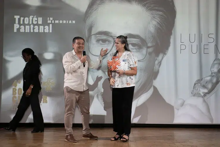 Joel Pizzini e Cecília Diez durante a apresentação de A História Oficial (1985), de Luis Puenzo | Crédito: ©️Fotografando Bonito