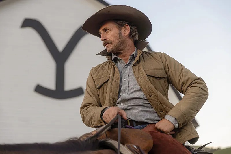 ‘Discretion’: Astro de ‘Yellowstone’ entra para a nova série de SUSPENSE da Paramount+