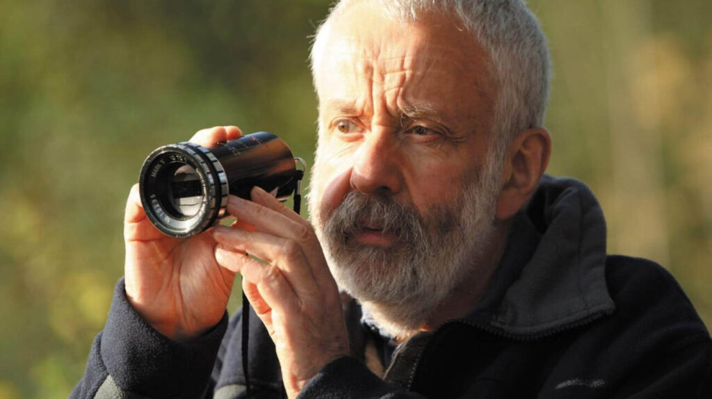 Mike Leigh, lenda do cinema, indica que próximo filme pode ser o último da carreira