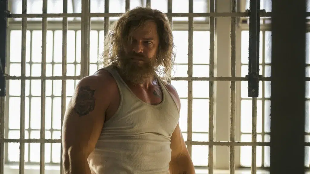 Alan Ritchson quebra tudo em clipe inédito de ‘Motor City’, novo thriller de ação SEM FALA