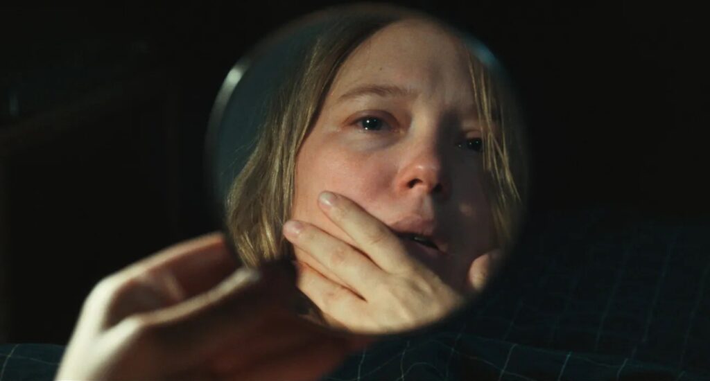 Entidade força vítimas a trocar de CORPO no trailer da fantasia psicológica ‘The Unknown’