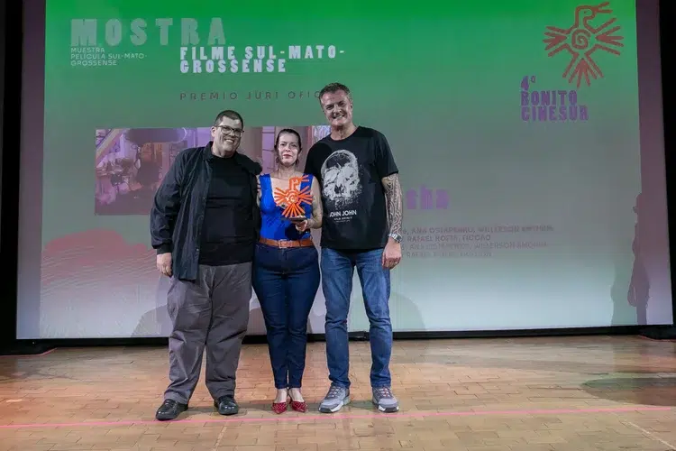 Thiago Rotta e Ana Ostapenko, representantes do filme Natasha com Gustavo Cegonha | ©️Fotografando Bonito