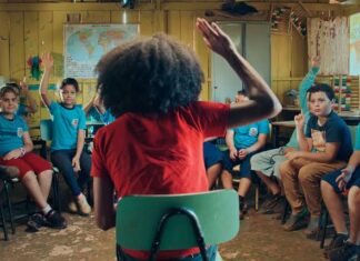Cena do filme: Dança com Vagalumes, exibido no Kinoforum 2026