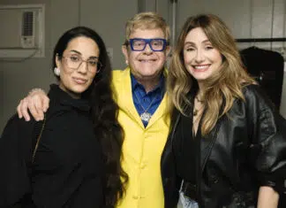 Elton John recebe elenco brasileiro de ‘O Diabo Veste Prada – Um Novo Musical’ durante passagem pelo Brasil