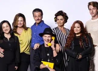 Crítica | ‘Meu Filho é um Musical’ homenageia Paulo Gustavo em um extravagante e pungente espetáculo de três horas