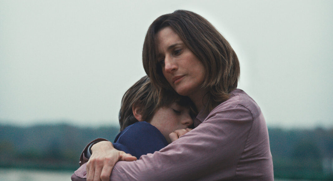 As Crianças estão Bem - Camille Cottin (Jeanne) e Manoã Varvat (Gaspard) - crédito Autoral Filmes