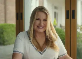 Jennifer Coolidge tem RETORNO confirmado na 2ª temporada de ‘Bem-Vindos à Vizinhança’