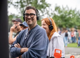 ‘Big Mistakes’: Série de comédia da Netflix do criador de ‘Schitt’s Creek’ anuncia elenco Bigmistakes 101 250801 sp 00292 r