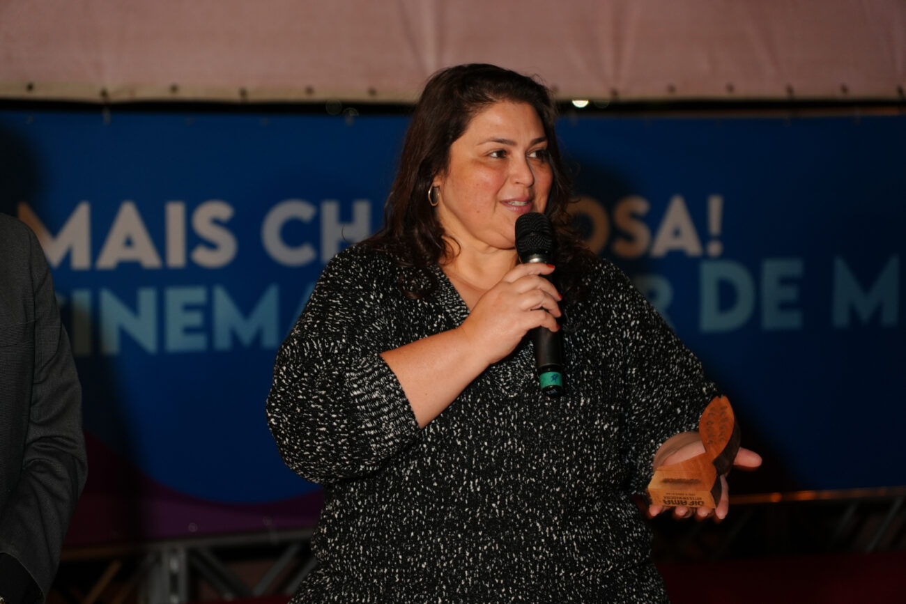 A idealizadora do festival Aryanne Ribeiro, na abertura da 8a edição da Mostra de Cinema de Fama. Foto: divulgação do festival