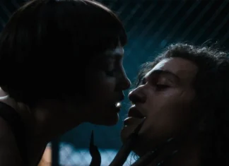 Crítica | O Beijo da Mulher Aranha – Diego Luna, Jennifer Lopez e Tonatiuh Emocionam em Nova Versão