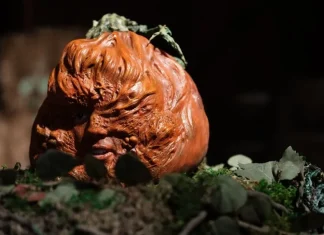 Entidade maligna toca o TERROR durante o Halloween no trailer de ‘Pumpkinhead’; Confira!